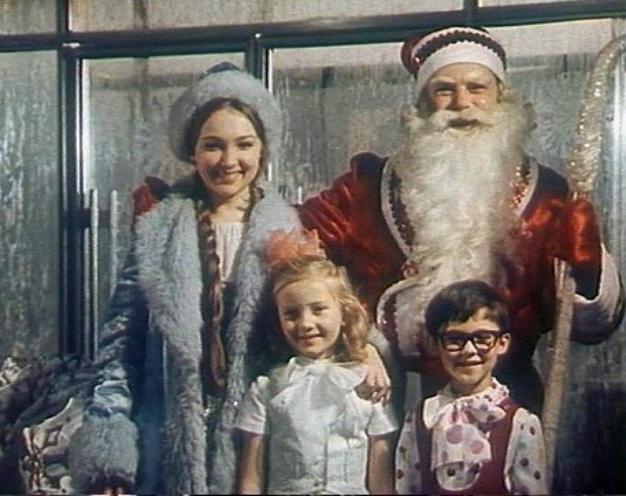 30 января 2026 года, пятница: День деда Мороза и Снегурочки, День фильмов Леонида Гайдая, 75 лет Филу Коллинзу